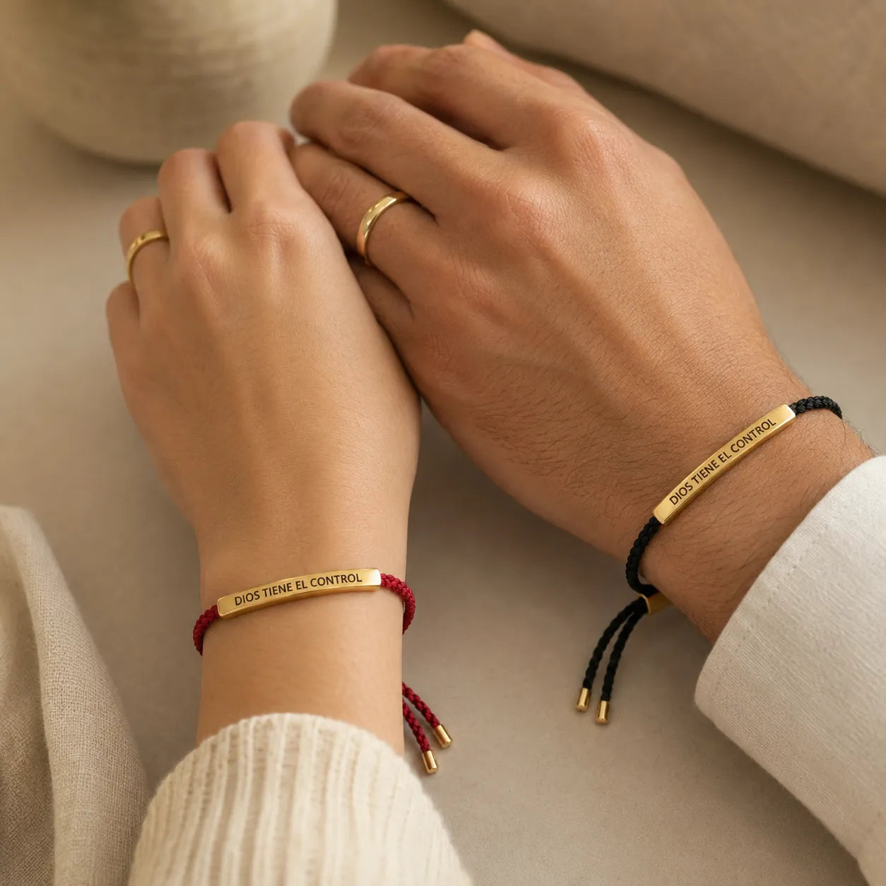 2 PULSERAS DIOS TIENE EL CONTROL
